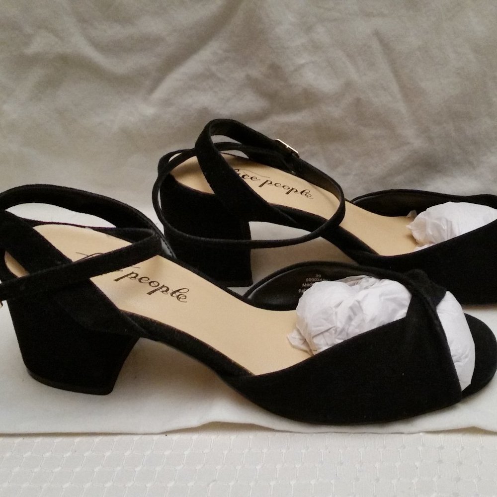 Women's size 9 Free People Black Suede Gisele Heels- 318WC